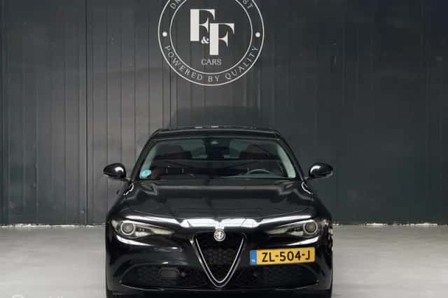 Alfa Romeo Giulia (2016) thumbnail 4