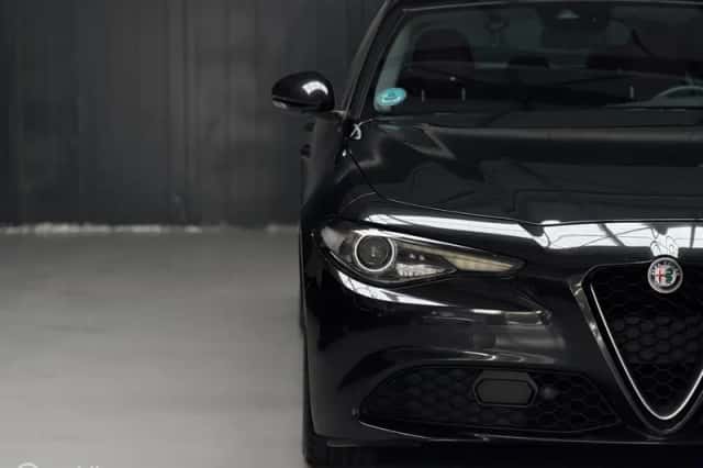 Alfa Romeo Giulia (2016) thumbnail 6