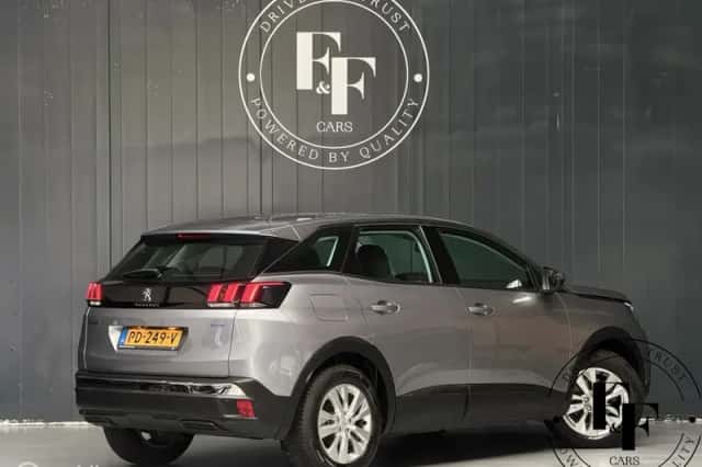 Peugeot 3008 (2017) thumbnail 2
