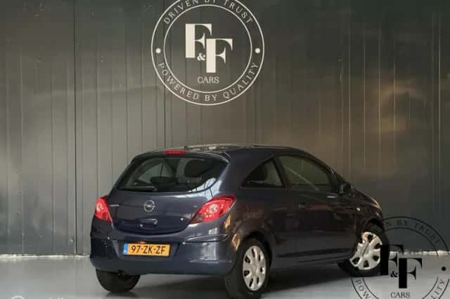Opel Corsa (2008) thumbnail 2