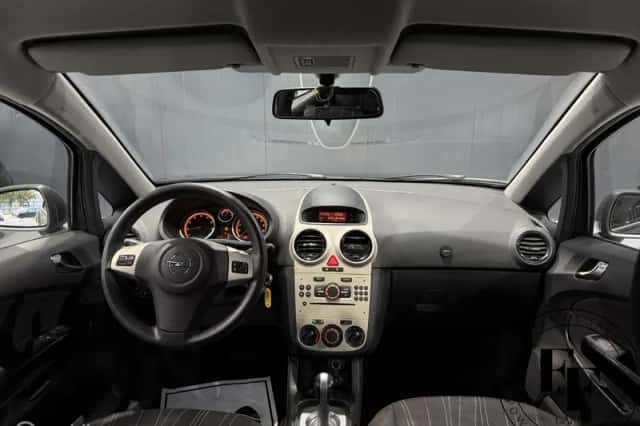 Opel Corsa (2008) thumbnail 3