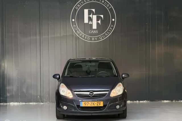 Opel Corsa (2008) thumbnail 4