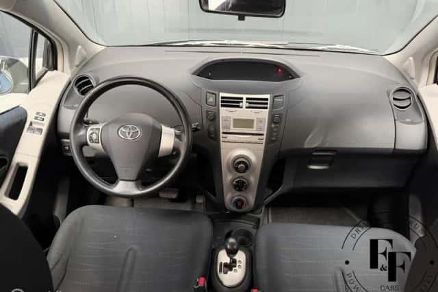 Toyota Yaris (2007) thumbnail 3