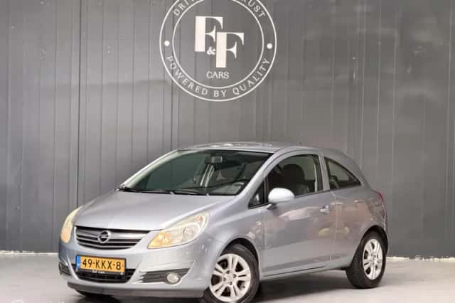 Opel Corsa (2010) thumbnail 4