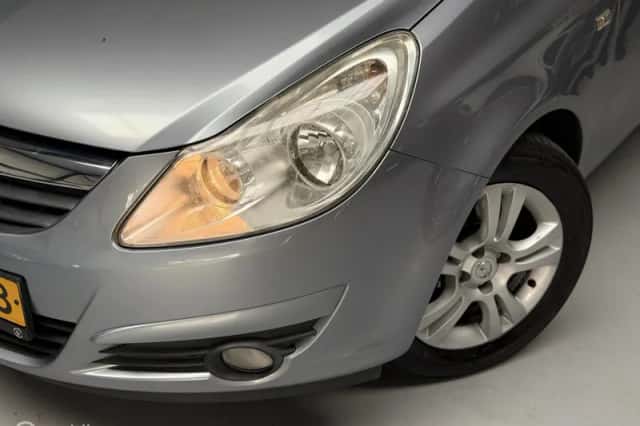 Opel Corsa (2010) thumbnail 5