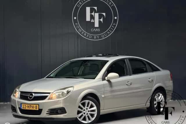 Opel Vectra (2009) thumbnail 1