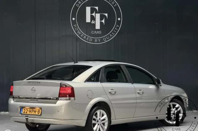 Opel Vectra (2009) thumbnail 2