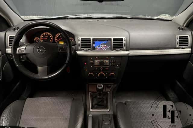 Opel Vectra (2009) thumbnail 3