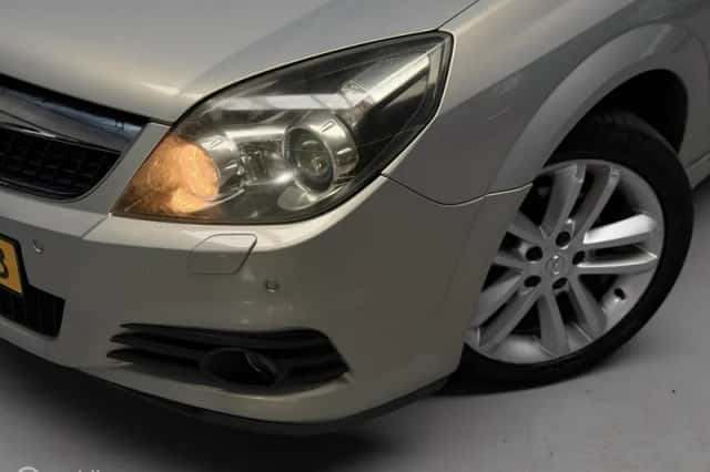 Opel Vectra (2009) thumbnail 5