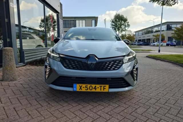 Renault Clio (2024) thumbnail 3