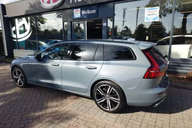 Volvo V60 (2022) thumbnail 3