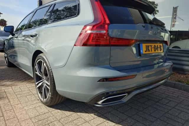 Volvo V60 (2022) thumbnail 4