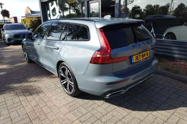 Volvo V60 (2022) thumbnail 5