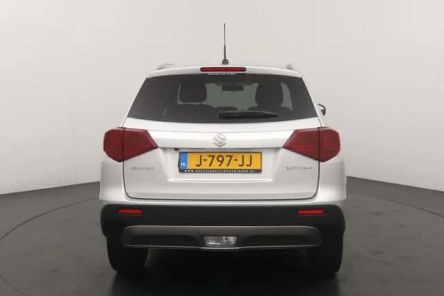 Suzuki Vitara (2020) thumbnail 4