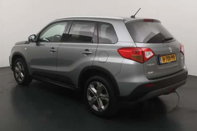 Suzuki Vitara (2015) thumbnail 3