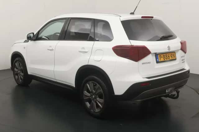 Suzuki Vitara (2022) thumbnail 3