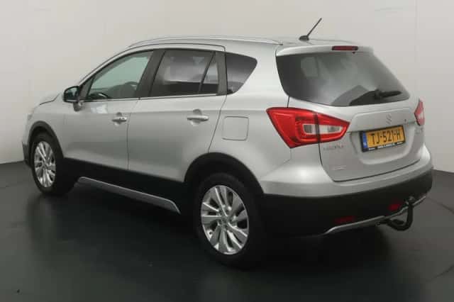 Suzuki S-Cross (2018) thumbnail 3