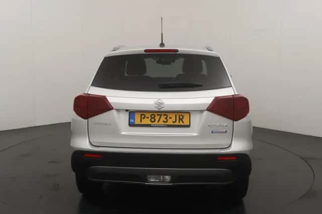 Suzuki Vitara (2021) thumbnail 4