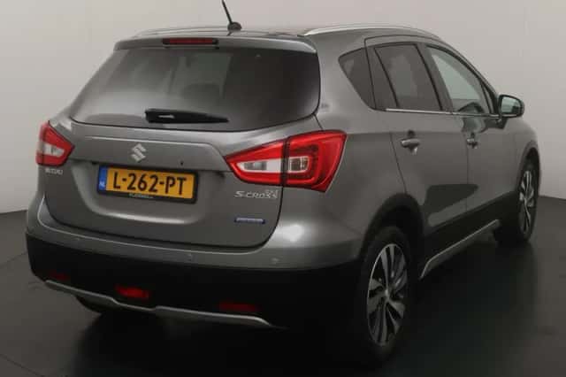 Suzuki S-Cross (2020) thumbnail 5