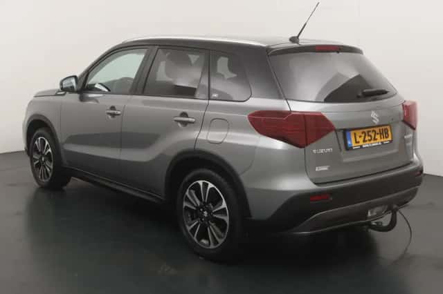 Suzuki Vitara (2021) thumbnail 3