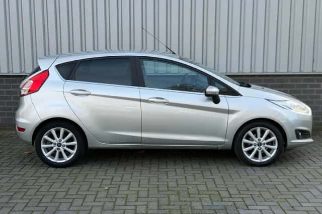 Ford Fiesta (2016) thumbnail 5