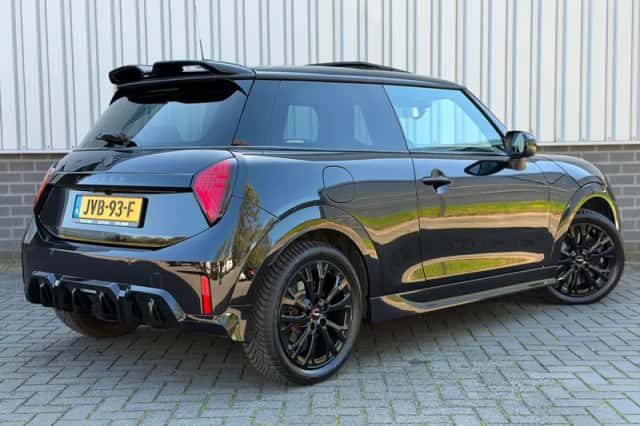 MINI Cooper (2024) thumbnail 4
