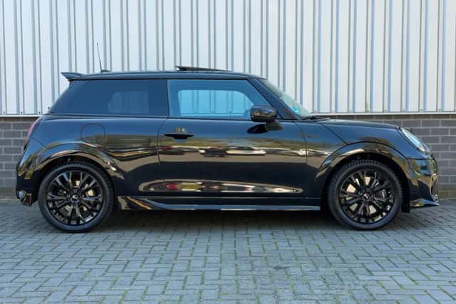 MINI Cooper (2024) thumbnail 5