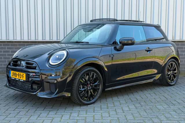 MINI Cooper (2024) thumbnail 6