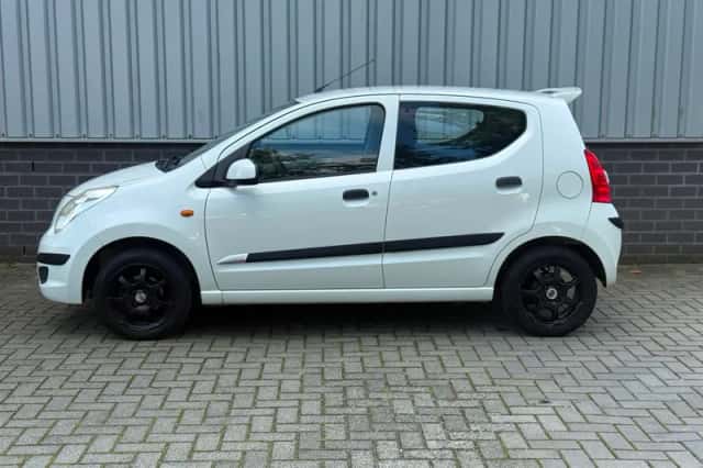 Suzuki Alto (2010) thumbnail 4