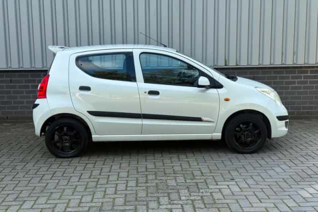 Suzuki Alto (2010) thumbnail 5