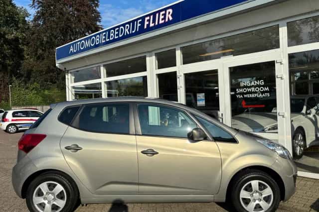 Kia Venga (2014) thumbnail 6