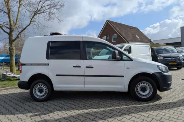 Volkswagen Caddy (2015) thumbnail 4