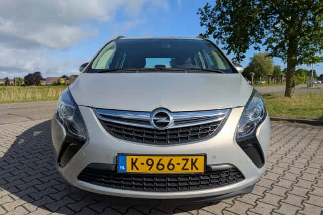 Opel Zafira (2012) thumbnail 2