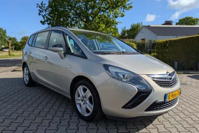Opel Zafira (2012) thumbnail 3