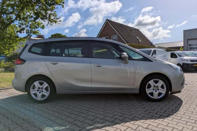 Opel Zafira (2012) thumbnail 4