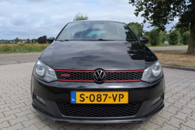 Volkswagen Polo (2013) thumbnail 2