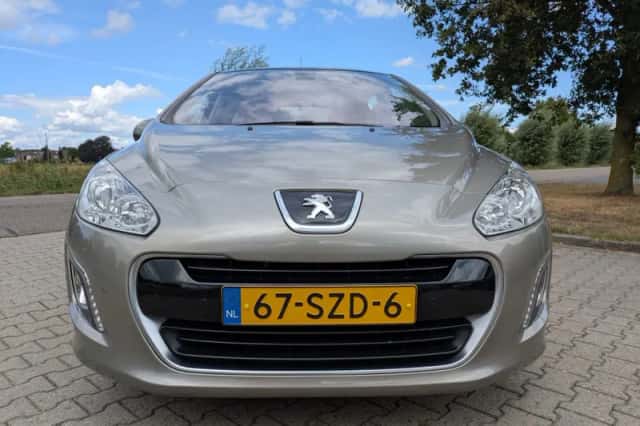 Peugeot 308 (2012) thumbnail 2