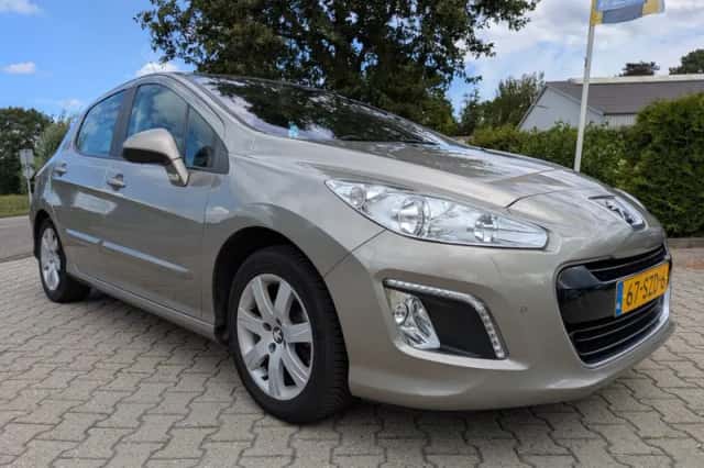 Peugeot 308 (2012) thumbnail 3