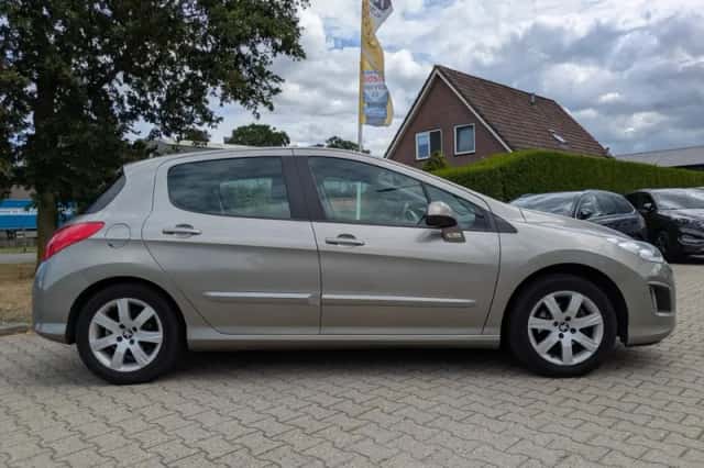 Peugeot 308 (2012) thumbnail 4