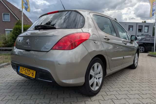 Peugeot 308 (2012) thumbnail 5