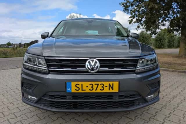 Volkswagen Tiguan (2018) thumbnail 2