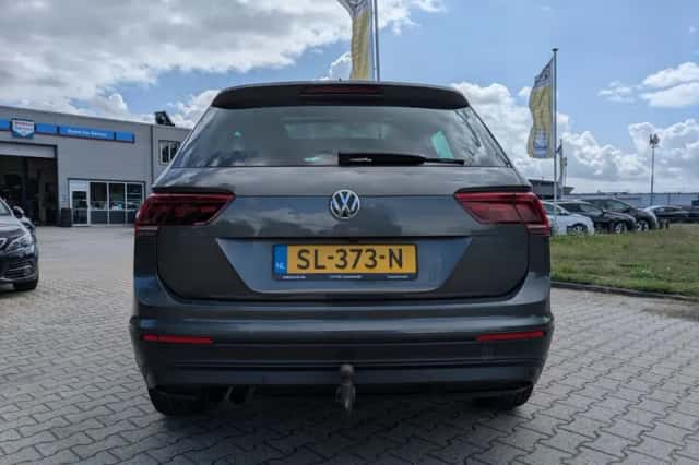 Volkswagen Tiguan (2018) thumbnail 6