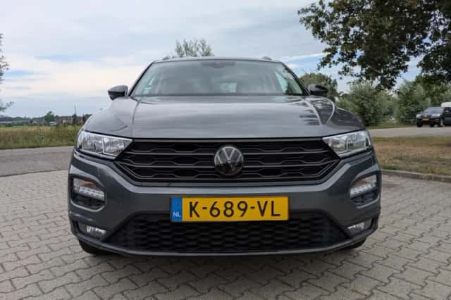 Volkswagen T-Roc (2021) thumbnail 2