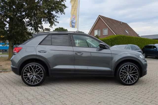 Volkswagen T-Roc (2021) thumbnail 4