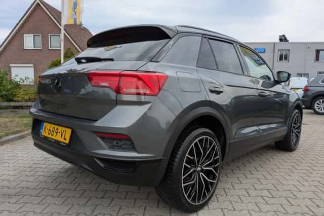 Volkswagen T-Roc (2021) thumbnail 5