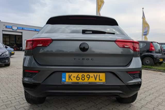 Volkswagen T-Roc (2021) thumbnail 6