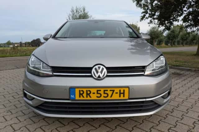 Volkswagen Golf (2018) thumbnail 2