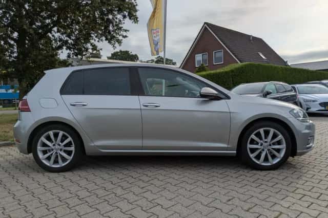 Volkswagen Golf (2018) thumbnail 4