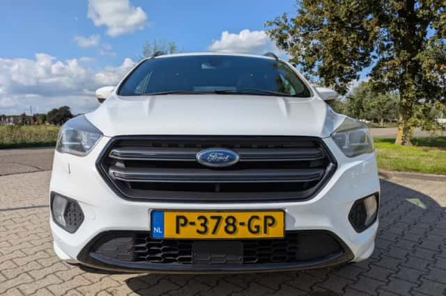 Ford Kuga (2017) thumbnail 3
