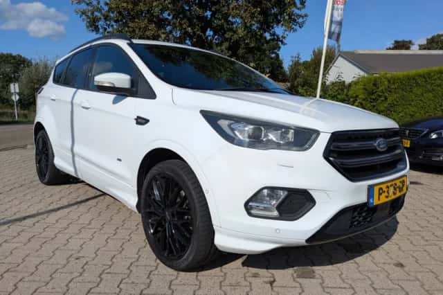 Ford Kuga (2017) thumbnail 4
